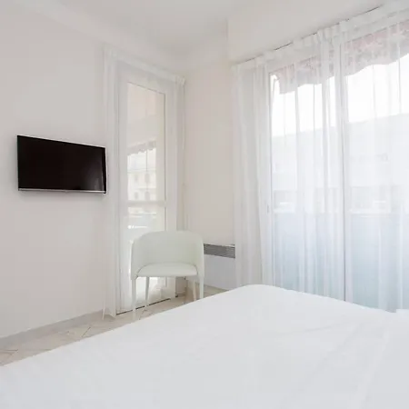 Mariott Area: Sunny 2 Beds /2 Baths 戛纳