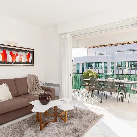 Mariott Area: Sunny 2 Beds /2 Baths Apartamento