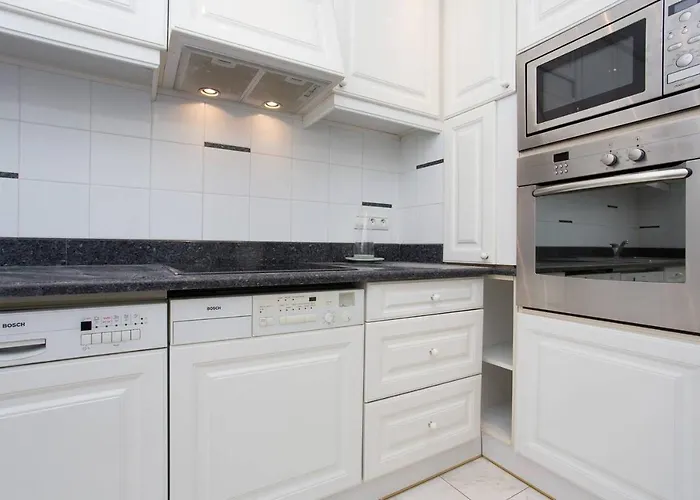 Mariott Area: Sunny 2 Beds /2 Baths Appartamento *