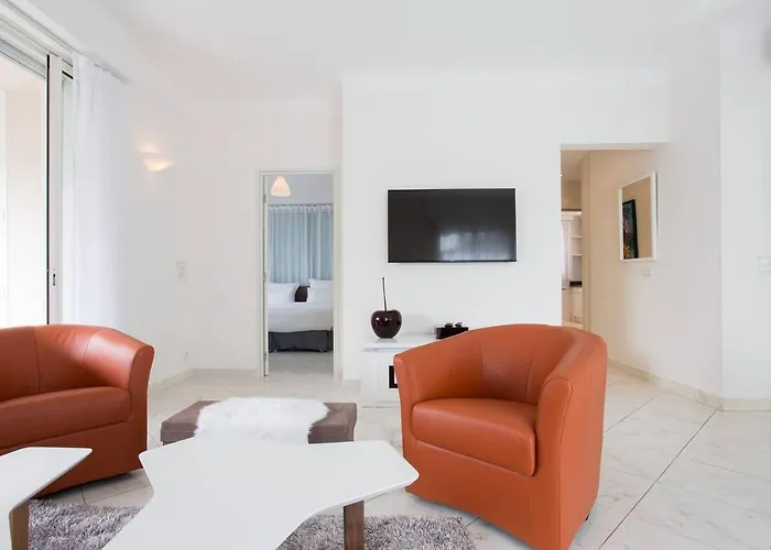 Mariott Area: Sunny 2 Beds /2 Baths * Cannes
