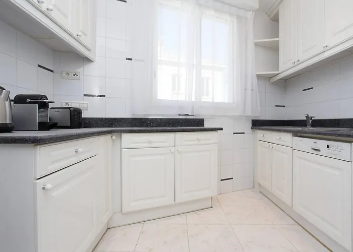 Mariott Area: Sunny 2 Beds /2 Baths *