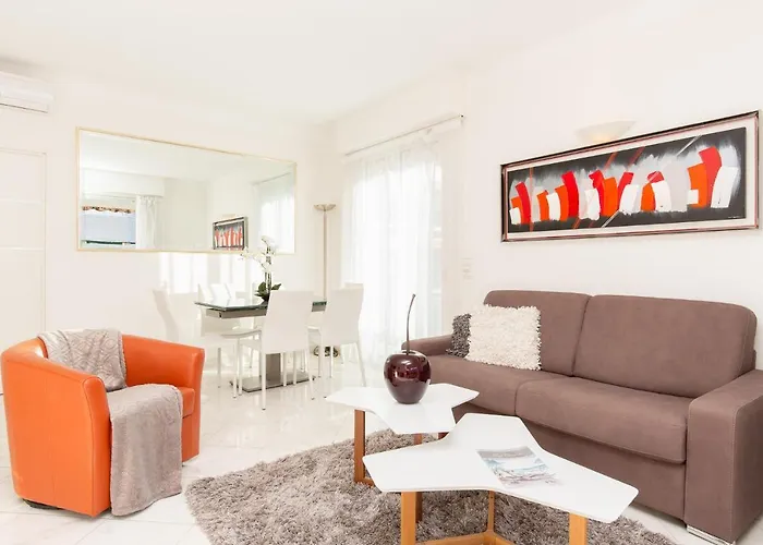 Mariott Area: Sunny 2 Beds /2 Baths شقة كان