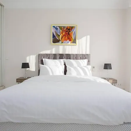 Mariott Area: Sunny 2 Beds /2 Baths Apartmán